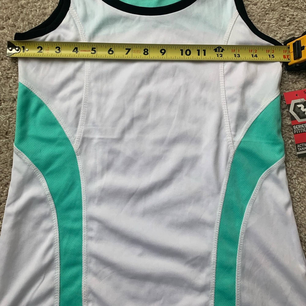 NWT Running workout top - Picture 4 of 4